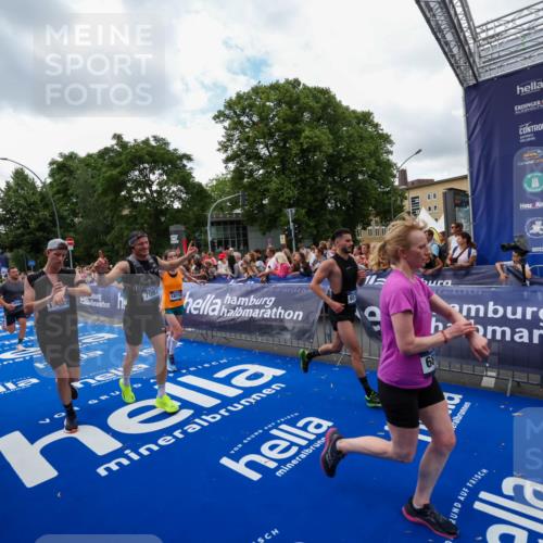 29.06.2025 - hella hamburg halbmarathon Zöllner http://msf.ph/oto/8410931 29.06.2025 10:45:17 Ziel 2188, 6054, 6375, 6575, 6819, 7087, 9302, 10064, 12783, 15563, 15636, 15651, 15741, 15760, 16513, 16685, 17120, 17960, 18346, 18718 meine-sportfotos.de