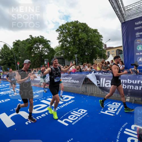 29.06.2025 - hella hamburg halbmarathon Zöllner http://msf.ph/oto/8410937 29.06.2025 10:45:18 Ziel 2188, 6054, 6375, 6575, 6819, 7087, 10064, 12783, 15563, 15636, 15651, 15741, 15760, 16513, 17120, 17960, 18346, 18718 meine-sportfotos.de