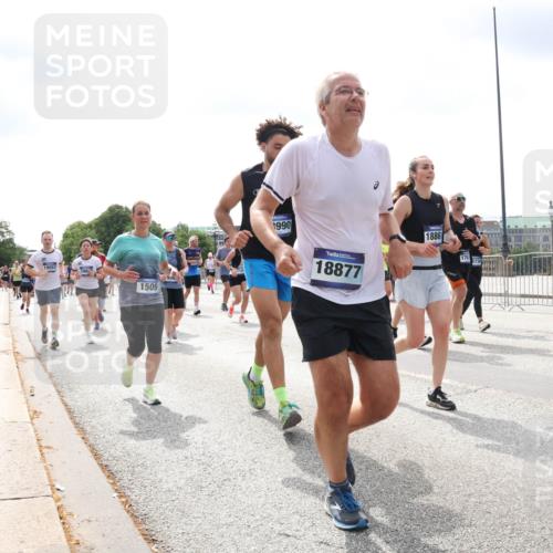 29.06.2025 - hella hamburg halbmarathon Lena Gebhardt http://msf.ph/oto/8410942 29.06.2025 10:41:47 Lombardsbrücke 19057, 1509, 990, 18877, 18861, 176, 11097, 1039, 1314, 1509, 1536, 1542, 1623, 1648, 1712, 2145, 2153, 2258, 3326, 3344, 3459, 3460, 3532, 3533, 3568, 3623, 4415, 4541, 4610, 4735, 4736, 4787, 5432, 5688, 5689, 5928, 5942, 6136, 6137, 6153, 6250, 6320, 6430, 6436, 6450, 6618, 6793, 6846, 6894, 7022, 7023, 7477, 7955, 7968, 8004, 8162, 8163, 8300, 8301, 8443, 8586, 8848, 8897, 8908, 9223, 9467, 9588, 10181, 10348, 10483, 10623, 11011, 11166 meine-sportfotos.de