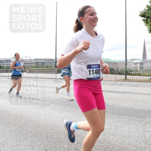 29.06.2025 - hella hamburg halbmarathon Lena Gebhardt http://msf.ph/oto/8410962 29.06.2025 10:25:16 Lombardsbrücke 8083, 14649, 11400, 1093, 1627, 1740, 2000, 2108, 2249, 2278, 3920, 3961, 3963, 4008, 4010, 4444, 5126, 5564, 5814, 6869, 7778, 8083, 8962, 9573, 9927, 10845, 10846, 11157, 11400, 11662, 11921, 13510, 13842, 14086, 14649, 15016, 15119, 15124, 15153, 15283, 15679, 15942, 16421, 16422, 17185, 17954, 18194, 18198 meine-sportfotos.de