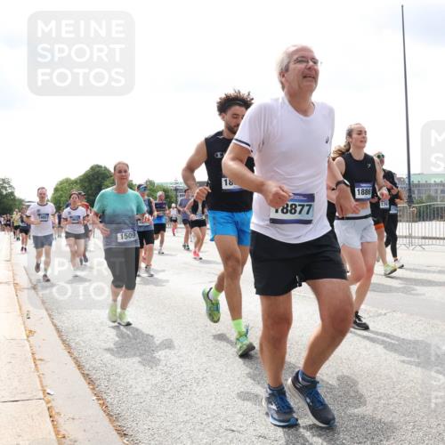 29.06.2025 - hella hamburg halbmarathon Lena Gebhardt http://msf.ph/oto/8410970 29.06.2025 10:41:47 Lombardsbrücke 19057, 1509, 18, 8877, 1886, 176, 1039, 1314, 1509, 1536, 1542, 1623, 1648, 1712, 2145, 2153, 2258, 3326, 3344, 3459, 3460, 3532, 3533, 3568, 3623, 4415, 4541, 4610, 4735, 4736, 4787, 5432, 5688, 5689, 5928, 5942, 6136, 6137, 6153, 6250, 6320, 6430, 6436, 6450, 6618, 6793, 6846, 6894, 7022, 7023, 7477, 7955, 7968, 8004, 8162, 8163, 8300, 8301, 8443, 8586, 8848, 8897, 8908, 9223, 9467, 9588, 10181, 10348, 10483, 10623, 11011, 11166 meine-sportfotos.de