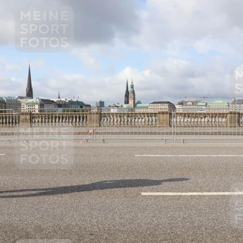 29.06.2025 - hella hamburg halbmarathon Lena Gebhardt http://msf.ph/oto/8410983 29.06.2025 08:55:19 Lombardsbrücke  meine-sportfotos.de