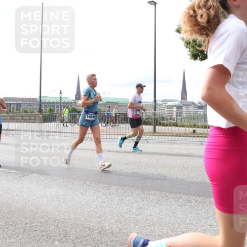 29.06.2025 - hella hamburg halbmarathon Lena Gebhardt http://msf.ph/oto/8410985 29.06.2025 10:25:16 Lombardsbrücke 8083, 14649, 1093, 1627, 1740, 2000, 2108, 2249, 2278, 3920, 3961, 3963, 4008, 4010, 4444, 5126, 5564, 5814, 6869, 7778, 8083, 8962, 9573, 9927, 10845, 10846, 11157, 11400, 11662, 11921, 13510, 13842, 14086, 14649, 15016, 15119, 15124, 15153, 15283, 15679, 15942, 16421, 16422, 17185, 17954, 18194, 18198 meine-sportfotos.de