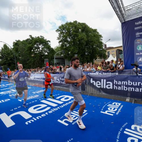 29.06.2025 - hella hamburg halbmarathon Zöllner http://msf.ph/oto/8411017 29.06.2025 10:45:24 Ziel 1697, 2188, 2367, 2470, 3186, 5706, 9105, 10064, 11469, 14703, 15563, 15741, 17499, 18407 meine-sportfotos.de