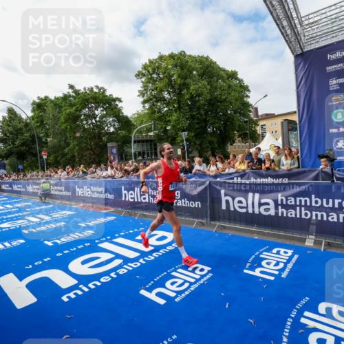 29.06.2025 - hella hamburg halbmarathon Zöllner http://msf.ph/oto/8411020 29.06.2025 10:21:12 Ziel 14717, 16120 meine-sportfotos.de