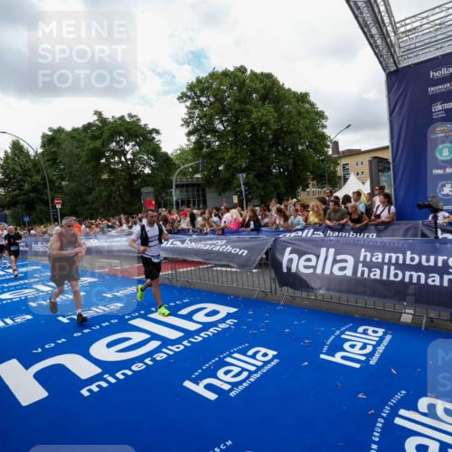 29.06.2025 - hella hamburg halbmarathon Zöllner http://msf.ph/oto/8411039 29.06.2025 10:45:26 Ziel 1697, 2367, 2470, 3186, 5706, 9105, 11469, 12277, 12643, 14703, 17499, 18407, 18638 meine-sportfotos.de