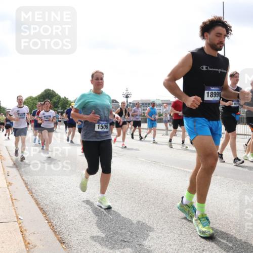 29.06.2025 - hella hamburg halbmarathon Lena Gebhardt http://msf.ph/oto/8411048 29.06.2025 10:41:48 Lombardsbrücke 19057, 190, 1509, 478, 18990, 1011, 1886, 1039, 1314, 1509, 1536, 1542, 1623, 1648, 1712, 2145, 2153, 2258, 3326, 3344, 3459, 3460, 3568, 3623, 4415, 4541, 4610, 4735, 4736, 4787, 5432, 5928, 5942, 6136, 6137, 6153, 6250, 6320, 6430, 6436, 6450, 6618, 6793, 6837, 6846, 6894, 7022, 7023, 7477, 7955, 7968, 8004, 8162, 8163, 8300, 8301, 8443, 8586, 8848, 8897, 8908, 9223, 9467, 9588, 10181, 10348, 10483, 10623, 11011, 11166 meine-sportfotos.de