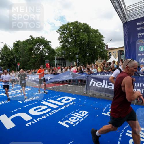 29.06.2025 - hella hamburg halbmarathon Zöllner http://msf.ph/oto/8411049 29.06.2025 10:45:27 Ziel 1697, 2367, 2470, 3186, 5706, 9105, 11469, 12277, 12643, 14703, 17499, 18407, 18638 meine-sportfotos.de