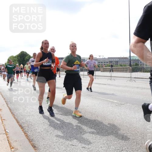 29.06.2025 - hella hamburg halbmarathon Lena Gebhardt http://msf.ph/oto/8411065 29.06.2025 10:17:06 Lombardsbrücke 2225, 545, 597, 1083, 1117, 1137, 1240, 1298, 1331, 1348, 1356, 1403, 1477, 1553, 1602, 1825, 2225, 2860, 2908, 3088, 3176, 3210, 3450, 3464, 3466, 3622, 5023, 5036, 5037, 5390, 5929, 5930, 5995, 6126, 6128, 6328, 6522, 6742, 6941, 6948, 7114, 7115, 7257, 7345, 7360, 7376, 7410, 7445, 7647, 7924, 7928, 7945, 8210, 8253, 8263, 8317, 8433, 8513, 8558, 8619, 8983, 9091, 9152, 9208, 9259, 9332, 9492, 9676, 10232 meine-sportfotos.de
