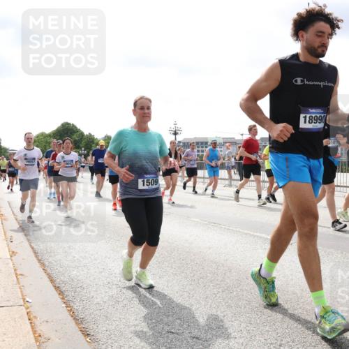 29.06.2025 - hella hamburg halbmarathon Lena Gebhardt http://msf.ph/oto/8411075 29.06.2025 10:41:48 Lombardsbrücke 19057, 1715, 1509, 18990, 1011, 176, 1039, 1314, 1509, 1536, 1542, 1623, 1648, 1712, 2145, 2153, 2258, 3326, 3344, 3459, 3460, 3568, 3623, 4415, 4541, 4610, 4735, 4736, 4787, 5432, 5928, 5942, 6136, 6137, 6153, 6250, 6320, 6430, 6436, 6450, 6618, 6793, 6837, 6846, 6894, 7022, 7023, 7477, 7955, 7968, 8004, 8162, 8163, 8300, 8301, 8443, 8586, 8848, 8897, 8908, 9223, 9467, 9588, 10181, 10348, 10483, 10623, 11011, 11166 meine-sportfotos.de