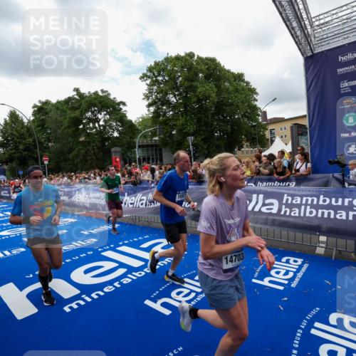 29.06.2025 - hella hamburg halbmarathon Zöllner http://msf.ph/oto/8411086 29.06.2025 10:45:31 Ziel 1697, 2415, 6831, 12277, 12643, 14062, 14703, 16725, 18407, 18638 meine-sportfotos.de