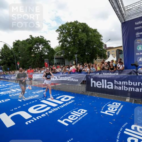 29.06.2025 - hella hamburg halbmarathon Zöllner http://msf.ph/oto/8411110 29.06.2025 10:45:33 Ziel 2138, 2415, 5623, 6831, 8374, 12277, 12643, 14062, 16725, 18407, 18638 meine-sportfotos.de