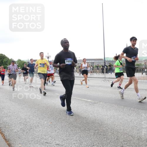 29.06.2025 - hella hamburg halbmarathon Lena Gebhardt http://msf.ph/oto/8411127 29.06.2025 10:51:05 Lombardsbrücke 1208, 16551, 8779, 1129, 1203, 1208, 1404, 1478, 1930, 2200, 2202, 2358, 2380, 2859, 3184, 3229, 3647, 3838, 3934, 4156, 4642, 4652, 4695, 4713, 4771, 4848, 4920, 5286, 5289, 5357, 5530, 6178, 6961, 7012, 7133, 7141, 7161, 7770, 7771, 7825, 7938, 8040, 8200, 8410, 8672, 8779, 8833, 8986, 9096, 9166, 9167, 9168, 9933, 10029, 10437, 10552, 10614, 10636, 11052, 11252, 11577, 12392, 12393, 14534, 15416 meine-sportfotos.de