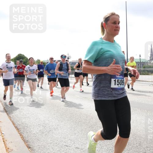 29.06.2025 - hella hamburg halbmarathon Lena Gebhardt http://msf.ph/oto/8411152 29.06.2025 10:41:49 Lombardsbrücke 19057, 8848, 1711, 1903, 16568, 9064, 1125, 1509, 1011, 1039, 1314, 1509, 1536, 1542, 1623, 1648, 1712, 1752, 2145, 2153, 2258, 2523, 2974, 3276, 3326, 3344, 3459, 3460, 3568, 3623, 4415, 4541, 4610, 4735, 4736, 4787, 5432, 5671, 5942, 6136, 6137, 6153, 6250, 6320, 6430, 6436, 6450, 6618, 6793, 6837, 6846, 6894, 7022, 7023, 7477, 7955, 7968, 8004, 8162, 8163, 8300, 8301, 8443, 8586, 8848, 8897, 8908, 9008, 9223, 9467, 9588, 10027, 10181, 10348, 10483, 10623, 11011, 11166 meine-sportfotos.de