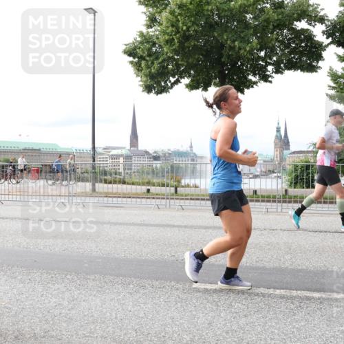 29.06.2025 - hella hamburg halbmarathon Lena Gebhardt http://msf.ph/oto/8411156 29.06.2025 10:25:18 Lombardsbrücke 1093, 1627, 1740, 2000, 2249, 2278, 3920, 3961, 3963, 4008, 4010, 5126, 5564, 5814, 6869, 7778, 8083, 8962, 9573, 9811, 9927, 10845, 10846, 11157, 11400, 11662, 11921, 13510, 13842, 14086, 14649, 15016, 15119, 15153, 15283, 15679, 15942, 16421, 16422, 17185, 17954, 18194, 18198 meine-sportfotos.de