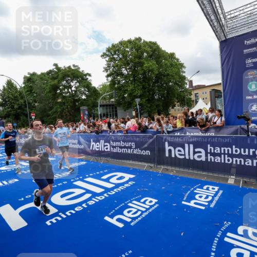 29.06.2025 - hella hamburg halbmarathon Zöllner http://msf.ph/oto/8411163 29.06.2025 10:45:39 Ziel 2138, 2415, 5623, 6071, 6831, 8374, 8668, 11291, 11495, 12154, 14062, 14764, 15666, 17674, 18862, 18878 meine-sportfotos.de