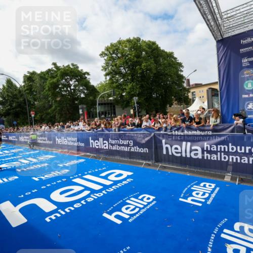 29.06.2025 - hella hamburg halbmarathon Zöllner http://msf.ph/oto/8411165 29.06.2025 10:21:37 Ziel 9442, 11965, 17856 meine-sportfotos.de
