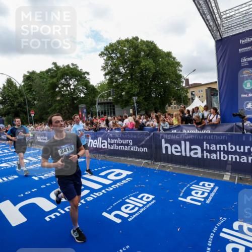 29.06.2025 - hella hamburg halbmarathon Zöllner http://msf.ph/oto/8411169 29.06.2025 10:45:39 Ziel 2138, 2415, 5623, 6071, 6831, 8374, 8668, 11291, 11495, 12154, 14062, 14764, 15666, 17674, 18862, 18878 meine-sportfotos.de