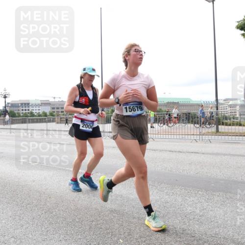 29.06.2025 - hella hamburg halbmarathon Lena Gebhardt http://msf.ph/oto/8411177 29.06.2025 10:25:18 Lombardsbrücke 2000, 15679, 1093, 1627, 1740, 2000, 2249, 2278, 3920, 3961, 3963, 4008, 4010, 5126, 5564, 5814, 6869, 7778, 8083, 8962, 9573, 9811, 9927, 10845, 10846, 11157, 11400, 11662, 11921, 13510, 13842, 14086, 14649, 15016, 15119, 15153, 15283, 15679, 15942, 16421, 16422, 17185, 17954, 18194, 18198 meine-sportfotos.de