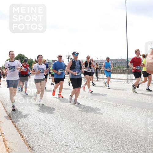 29.06.2025 - hella hamburg halbmarathon Lena Gebhardt http://msf.ph/oto/8411212 29.06.2025 10:41:49 Lombardsbrücke 19057, 348, 9037, 16568, 064, 1039, 1314, 1509, 1536, 1542, 1623, 1648, 1712, 1752, 2145, 2153, 2258, 2523, 2974, 3276, 3326, 3344, 3459, 3460, 3568, 3623, 4415, 4541, 4610, 4735, 4736, 4787, 5432, 5671, 5942, 6136, 6137, 6153, 6250, 6320, 6430, 6436, 6450, 6618, 6793, 6837, 6846, 6894, 7022, 7023, 7477, 7955, 7968, 8004, 8162, 8163, 8300, 8301, 8443, 8586, 8848, 8897, 8908, 9008, 9223, 9467, 9588, 10027, 10181, 10348, 10483, 10623, 11011, 11166 meine-sportfotos.de