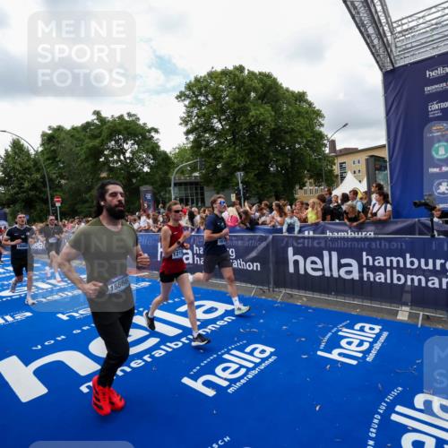 29.06.2025 - hella hamburg halbmarathon Zöllner http://msf.ph/oto/8411216 29.06.2025 10:45:43 Ziel 5047, 6071, 6711, 8668, 11291, 11495, 12154, 14764, 15666, 16617, 17332, 17674, 18862, 18878 meine-sportfotos.de