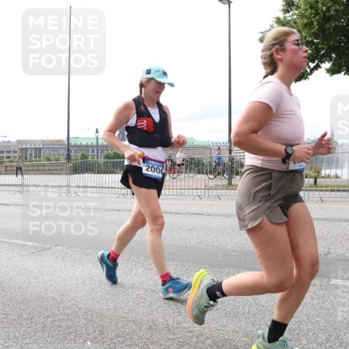 29.06.2025 - hella hamburg halbmarathon Lena Gebhardt http://msf.ph/oto/8411218 29.06.2025 10:25:19 Lombardsbrücke 2000, 1093, 1627, 1740, 2000, 2249, 2278, 3920, 3961, 3963, 4008, 4010, 5126, 5564, 5814, 6869, 7778, 8083, 8962, 9573, 9811, 9927, 10845, 10846, 11157, 11400, 11662, 11921, 13510, 13842, 14086, 14649, 15016, 15119, 15153, 15283, 15679, 15942, 16421, 16422, 17185, 17954, 18194, 18198 meine-sportfotos.de