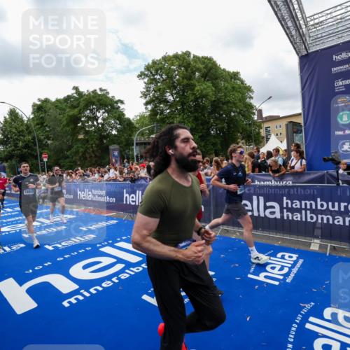 29.06.2025 - hella hamburg halbmarathon Zöllner http://msf.ph/oto/8411222 29.06.2025 10:45:43 Ziel 5047, 6071, 6711, 8668, 11291, 11495, 12154, 14764, 15666, 16617, 17332, 17674, 18862, 18878 meine-sportfotos.de