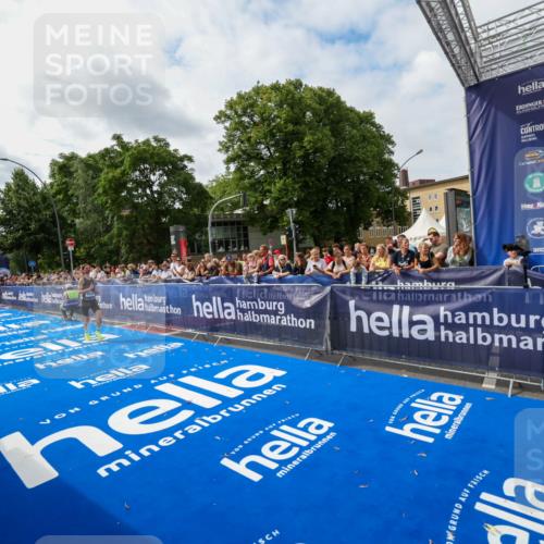 29.06.2025 - hella hamburg halbmarathon Zöllner http://msf.ph/oto/8411228 29.06.2025 10:21:39 Ziel 6559, 9442, 11965, 17856 meine-sportfotos.de