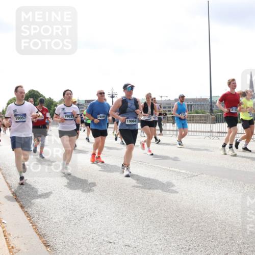 29.06.2025 - hella hamburg halbmarathon Lena Gebhardt http://msf.ph/oto/8411235 29.06.2025 10:41:49 Lombardsbrücke 19057, 19037, 16568, 11255, 19064, 8162, 1039, 1314, 1509, 1536, 1542, 1623, 1648, 1712, 1752, 2145, 2153, 2258, 2523, 2974, 3276, 3326, 3344, 3459, 3460, 3568, 3623, 4415, 4541, 4610, 4735, 4736, 4787, 5432, 5671, 5942, 6136, 6137, 6153, 6250, 6320, 6430, 6436, 6450, 6618, 6793, 6837, 6846, 6894, 7022, 7023, 7477, 7955, 7968, 8004, 8162, 8163, 8300, 8301, 8443, 8586, 8848, 8897, 8908, 9008, 9223, 9467, 9588, 10027, 10181, 10348, 10483, 10623, 11011, 11166 meine-sportfotos.de