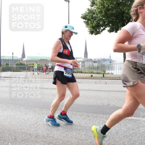 29.06.2025 - hella hamburg halbmarathon Lena Gebhardt http://msf.ph/oto/8411239 29.06.2025 10:25:19 Lombardsbrücke 2000, 153, 1093, 1627, 1740, 2000, 2249, 2278, 3920, 3961, 3963, 4008, 4010, 5126, 5564, 5814, 6869, 7778, 8083, 8962, 9573, 9811, 9927, 10845, 10846, 11157, 11400, 11662, 11921, 13510, 13842, 14086, 14649, 15016, 15119, 15153, 15283, 15679, 15942, 16421, 16422, 17185, 17954, 18194, 18198 meine-sportfotos.de