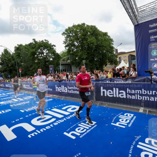 29.06.2025 - hella hamburg halbmarathon Zöllner http://msf.ph/oto/8411257 29.06.2025 10:45:46 Ziel 4854, 5047, 6071, 6711, 13975, 14374, 14764, 16617, 17332, 17674, 17835, 18862 meine-sportfotos.de