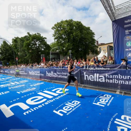 29.06.2025 - hella hamburg halbmarathon Zöllner http://msf.ph/oto/8411272 29.06.2025 10:21:41 Ziel 6559, 9442, 11965 meine-sportfotos.de