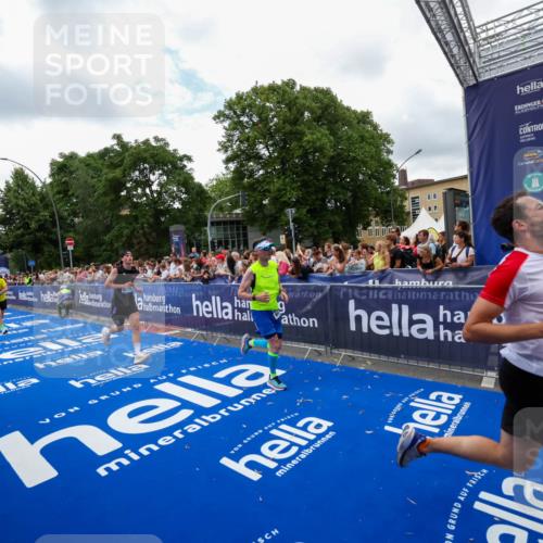 29.06.2025 - hella hamburg halbmarathon Zöllner http://msf.ph/oto/8411273 29.06.2025 10:45:47 Ziel 4854, 5047, 6071, 6290, 6711, 13975, 14374, 14764, 16617, 17332, 17674, 17835 meine-sportfotos.de