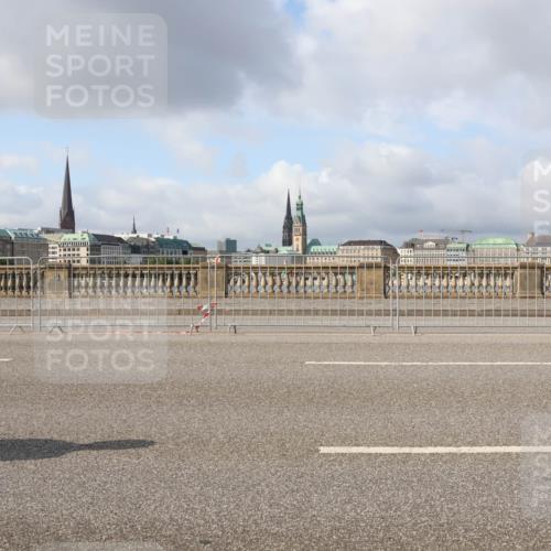 29.06.2025 - hella hamburg halbmarathon Lena Gebhardt http://msf.ph/oto/8411274 29.06.2025 08:55:27 Lombardsbrücke  meine-sportfotos.de