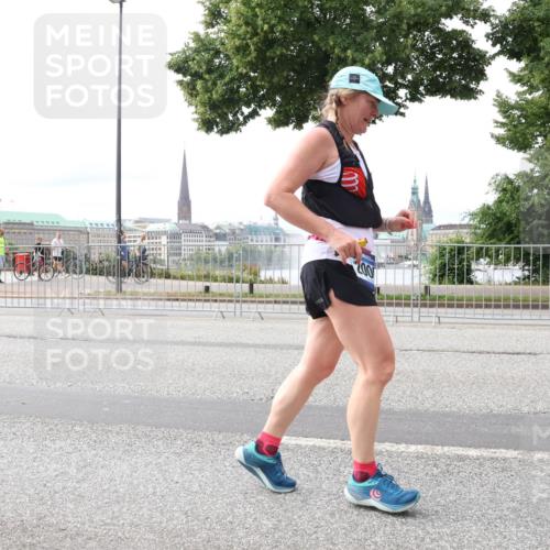 29.06.2025 - hella hamburg halbmarathon Lena Gebhardt http://msf.ph/oto/8411276 29.06.2025 10:25:19 Lombardsbrücke 1093, 1627, 1740, 2000, 2249, 2278, 3920, 3961, 3963, 4008, 4010, 5126, 5564, 5814, 6869, 7778, 8083, 8962, 9573, 9811, 9927, 10845, 10846, 11157, 11400, 11662, 11921, 13510, 13842, 14086, 14649, 15016, 15119, 15153, 15283, 15679, 15942, 16421, 16422, 17185, 17954, 18194, 18198 meine-sportfotos.de