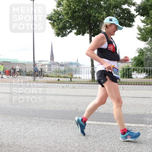 29.06.2025 - hella hamburg halbmarathon Lena Gebhardt http://msf.ph/oto/8411298 29.06.2025 10:25:19 Lombardsbrücke 1093, 1627, 1740, 2000, 2249, 2278, 3920, 3961, 3963, 4008, 4010, 5126, 5564, 5814, 6869, 7778, 8083, 8962, 9573, 9811, 9927, 10845, 10846, 11157, 11400, 11662, 11921, 13510, 13842, 14086, 14649, 15016, 15119, 15153, 15283, 15679, 15942, 16421, 16422, 17185, 17954, 18194, 18198 meine-sportfotos.de