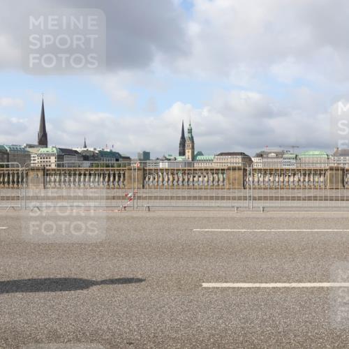 29.06.2025 - hella hamburg halbmarathon Lena Gebhardt http://msf.ph/oto/8411304 29.06.2025 08:55:27 Lombardsbrücke  meine-sportfotos.de