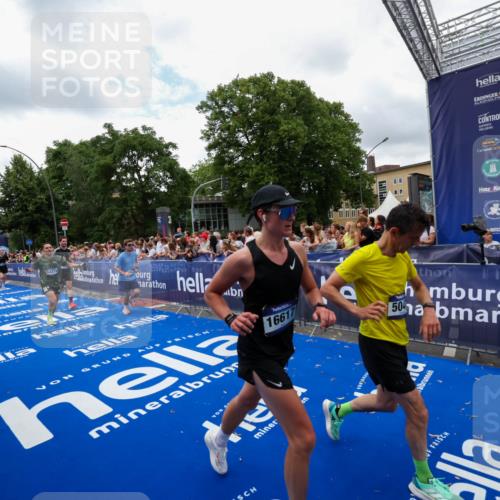 29.06.2025 - hella hamburg halbmarathon Zöllner http://msf.ph/oto/8411322 29.06.2025 10:45:51 Ziel 3477, 4345, 4854, 5047, 6290, 7385, 13975, 14374, 16617, 16624, 17332, 17835 meine-sportfotos.de