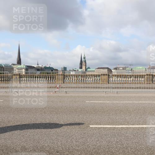 29.06.2025 - hella hamburg halbmarathon Lena Gebhardt http://msf.ph/oto/8411329 29.06.2025 08:55:27 Lombardsbrücke  meine-sportfotos.de