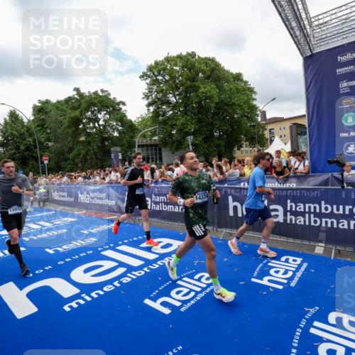 29.06.2025 - hella hamburg halbmarathon Zöllner http://msf.ph/oto/8411346 29.06.2025 10:45:53 Ziel 3477, 4345, 4854, 6290, 7385, 10792, 11821, 13975, 14374, 14911, 16624, 17835, 18185 meine-sportfotos.de