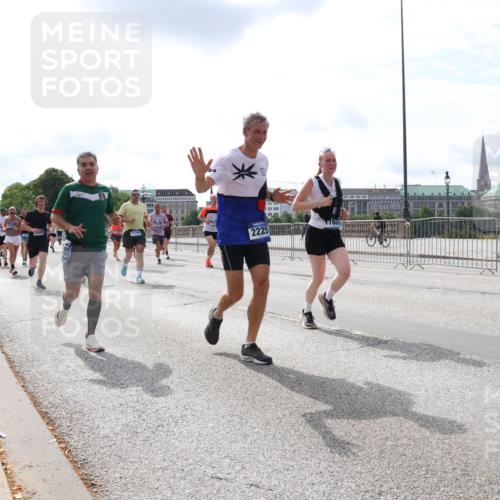 29.06.2025 - hella hamburg halbmarathon Lena Gebhardt http://msf.ph/oto/8411348 29.06.2025 10:17:08 Lombardsbrücke 17741, 2225, 1083, 1117, 1137, 1240, 1298, 1331, 1348, 1356, 1403, 1477, 1553, 1602, 2225, 2860, 2908, 3088, 3176, 3210, 3450, 3464, 3466, 3622, 3802, 3803, 5023, 5036, 5037, 5390, 5929, 5930, 5995, 6126, 6128, 6328, 6520, 6522, 6742, 6941, 6948, 7011, 7114, 7115, 7257, 7345, 7360, 7376, 7410, 7445, 7647, 7924, 7928, 7945, 8210, 8253, 8263, 8309, 8433, 8513, 8558, 8619, 8983, 9091, 9152, 9208, 9259, 9332, 9492, 9676, 10232 meine-sportfotos.de