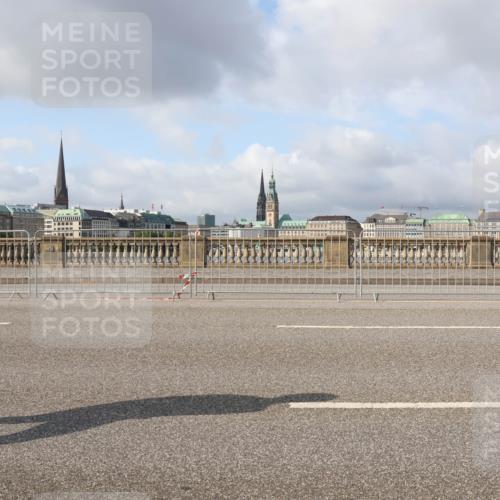 29.06.2025 - hella hamburg halbmarathon Lena Gebhardt http://msf.ph/oto/8411353 29.06.2025 08:55:27 Lombardsbrücke  meine-sportfotos.de