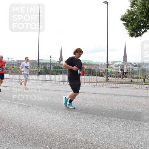 29.06.2025 - hella hamburg halbmarathon Lena Gebhardt http://msf.ph/oto/8411359 29.06.2025 10:25:23 Lombardsbrücke 9927, 8962, 1093, 1627, 1740, 2000, 2278, 3343, 3920, 3961, 3963, 4008, 4010, 5028, 5564, 5814, 6869, 7778, 8083, 8962, 9573, 9811, 9927, 10845, 10846, 11157, 11400, 11662, 11921, 13510, 13653, 13842, 14086, 14649, 14936, 15016, 15119, 15153, 15283, 15679, 15942, 16421, 16422, 17185, 17954, 18194, 18198 meine-sportfotos.de