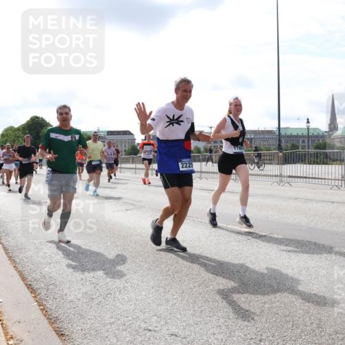 29.06.2025 - hella hamburg halbmarathon Lena Gebhardt http://msf.ph/oto/8411372 29.06.2025 10:17:08 Lombardsbrücke 17741, 2225, 1083, 1117, 1137, 1240, 1298, 1331, 1348, 1356, 1403, 1477, 1553, 1602, 2225, 2860, 2908, 3088, 3176, 3210, 3450, 3464, 3466, 3622, 3802, 3803, 5023, 5036, 5037, 5390, 5929, 5930, 5995, 6126, 6128, 6328, 6520, 6522, 6742, 6941, 6948, 7011, 7114, 7115, 7257, 7345, 7360, 7376, 7410, 7445, 7647, 7924, 7928, 7945, 8210, 8253, 8263, 8309, 8433, 8513, 8558, 8619, 8983, 9091, 9152, 9208, 9259, 9332, 9492, 9676, 10232 meine-sportfotos.de