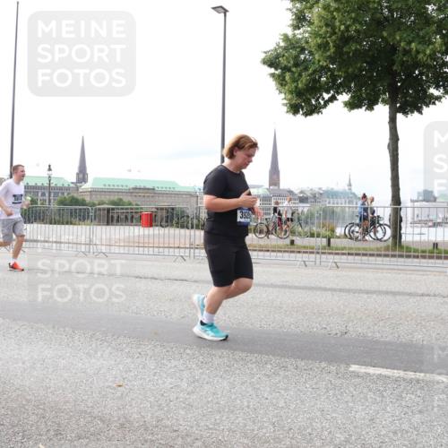 29.06.2025 - hella hamburg halbmarathon Lena Gebhardt http://msf.ph/oto/8411390 29.06.2025 10:25:24 Lombardsbrücke 327, 5814, 3420, 1093, 1305, 1627, 1740, 2000, 2278, 3343, 3920, 3961, 3963, 5028, 5564, 5814, 6869, 7778, 8083, 8962, 9573, 9811, 9927, 10845, 10846, 11157, 11400, 11662, 11921, 13510, 13653, 13842, 14086, 14649, 14936, 15016, 15119, 15153, 15283, 15679, 15942, 16421, 16422, 17185, 17954, 18194, 18198 meine-sportfotos.de