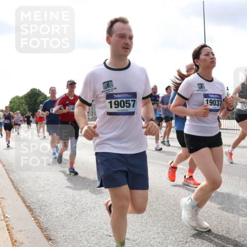 29.06.2025 - hella hamburg halbmarathon Lena Gebhardt http://msf.ph/oto/8411411 29.06.2025 10:41:50 Lombardsbrücke 19057, 19037, 11253, 1039, 1314, 1509, 1536, 1542, 1623, 1648, 1712, 1752, 2145, 2153, 2258, 2523, 2974, 3276, 3326, 3344, 3459, 3460, 3568, 3623, 4329, 4415, 4541, 4610, 4735, 4736, 4787, 5432, 5671, 5942, 6136, 6137, 6153, 6250, 6320, 6430, 6436, 6450, 6618, 6793, 6837, 6846, 6894, 7022, 7023, 7477, 7955, 7968, 8004, 8162, 8163, 8300, 8301, 8443, 8848, 8897, 8908, 9008, 9223, 9467, 9588, 10027, 10348, 10483, 10623, 11011, 11166 meine-sportfotos.de