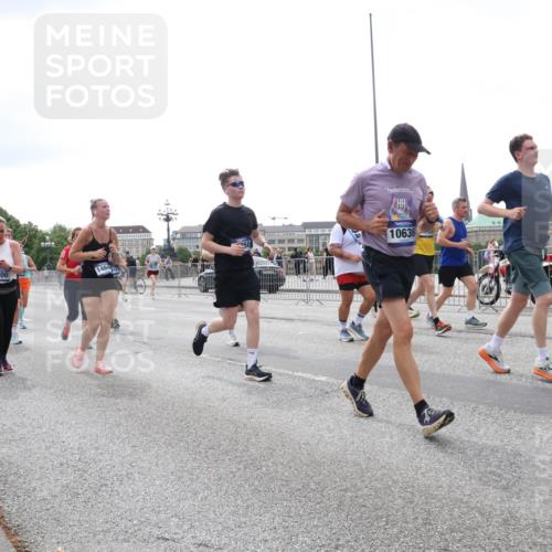 29.06.2025 - hella hamburg halbmarathon Lena Gebhardt http://msf.ph/oto/8411428 29.06.2025 10:51:08 Lombardsbrücke 14010, 8200, 10636, 00, 1464, 1129, 1203, 1208, 1404, 1478, 1617, 1930, 2200, 2202, 2358, 2380, 2484, 2485, 2859, 3184, 3229, 3647, 3838, 3934, 4156, 4652, 4695, 4713, 4771, 4848, 4920, 5286, 5289, 5357, 5530, 6178, 6961, 7012, 7133, 7141, 7161, 7770, 7771, 7825, 7938, 8040, 8200, 8410, 8672, 8779, 8833, 8986, 9096, 9166, 9167, 9168, 9582, 9583, 9763, 9933, 10029, 10437, 10552, 10614, 10636, 11034, 11052, 11252, 11575, 11577, 12392, 12393, 14534 meine-sportfotos.de