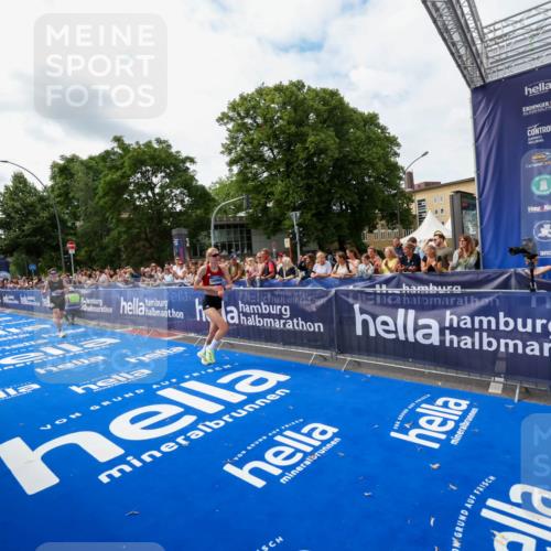 29.06.2025 - hella hamburg halbmarathon Zöllner http://msf.ph/oto/8411450 29.06.2025 10:22:08 Ziel 16068, 17886, 18693 meine-sportfotos.de