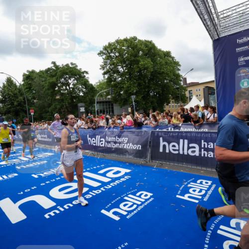 29.06.2025 - hella hamburg halbmarathon Zöllner http://msf.ph/oto/8411451 29.06.2025 10:46:00 Ziel 2189, 3477, 4277, 6532, 8269, 8577, 8871, 10792, 11821, 12084, 14462, 14911, 15149, 17008, 18185, 19116 meine-sportfotos.de