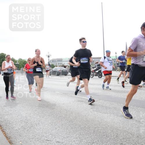 29.06.2025 - hella hamburg halbmarathon Lena Gebhardt http://msf.ph/oto/8411452 29.06.2025 10:51:08 Lombardsbrücke 11052, 14010, 8200, 10614, 1464, 15250, 4961, 1063, 2, 1129, 1203, 1208, 1404, 1478, 1617, 1930, 2200, 2202, 2358, 2380, 2484, 2485, 2859, 3184, 3229, 3647, 3838, 3934, 4156, 4652, 4695, 4713, 4771, 4848, 4920, 5286, 5289, 5357, 5530, 6178, 6961, 7012, 7133, 7141, 7161, 7770, 7771, 7825, 7938, 8040, 8200, 8410, 8672, 8779, 8833, 8986, 9096, 9166, 9167, 9168, 9582, 9583, 9763, 9933, 10029, 10437, 10552, 10614, 10636, 11034, 11052, 11252, 11575, 11577, 12392, 12393, 14534 meine-sportfotos.de